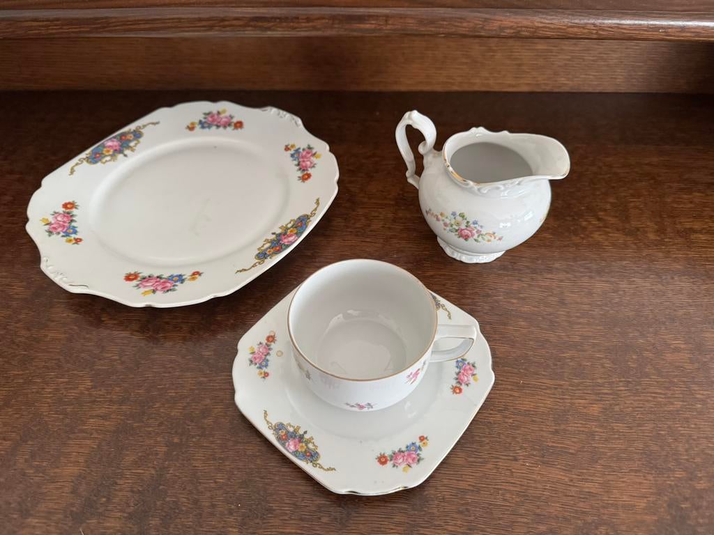 Porseleinen servies Victoria China en Kahla 25-delig, Ophalen