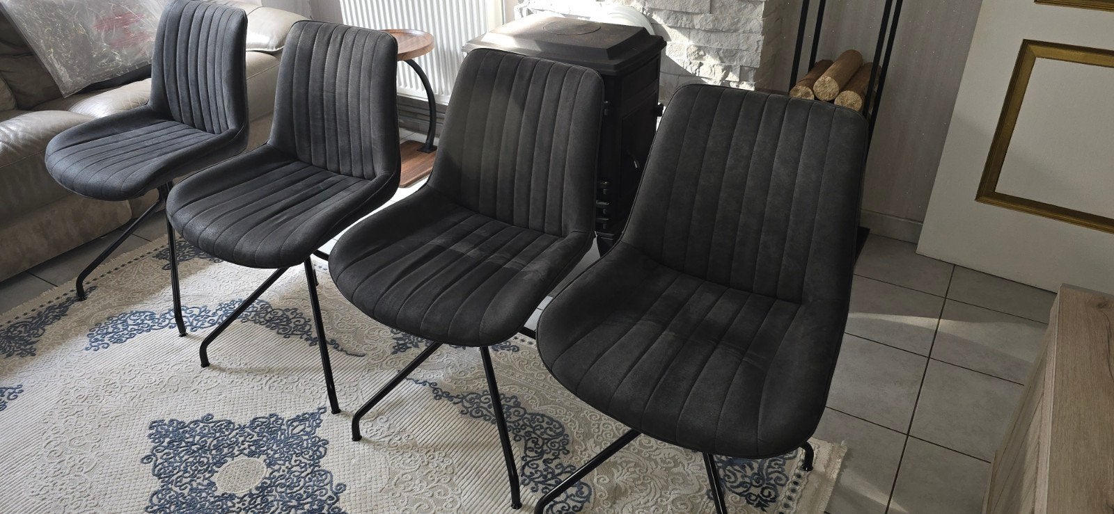 4 CHAISES BON ÉTAT...