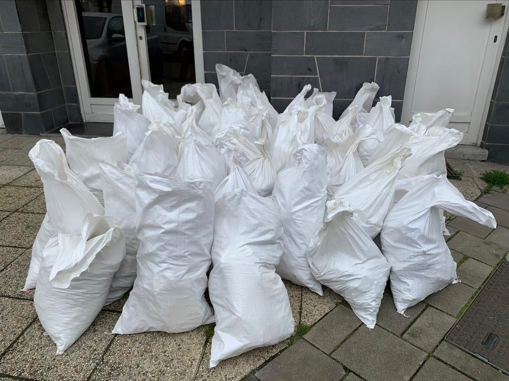 Service d’enlèvement des déchets, Comme neuf