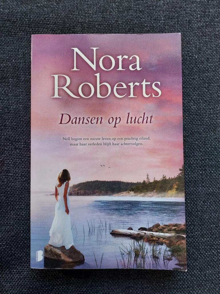 Dansen op lucht - Nora Roberts, Ophalen of Verzenden, Gelezen, Nora Roberts