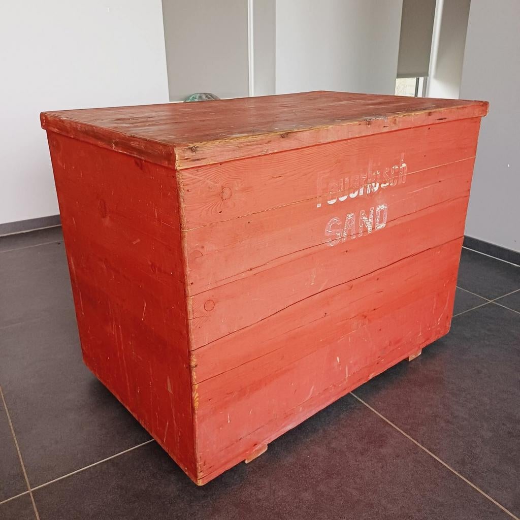 Ancien coffre en bois, Enlèvement