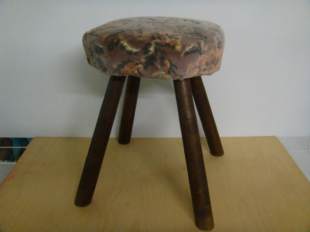 tabouret en bois recouvert de velours, Enlèvement ou Envoi, Comme neuf, Bois