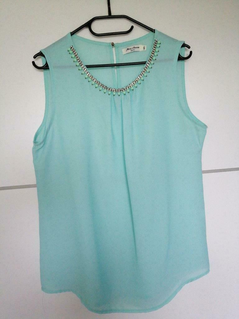 Top vert menthe avec perles M/L, Sans manches, Taille 38/40 (M), Enlèvement ou Envoi, Comme neuf