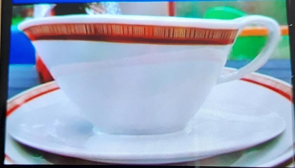 Saucière porcelaine blanche petit liseré rouge, Maison & Meubles, Cuisine | Éléments de cuisine, Enlèvement ou Envoi, Comme neuf