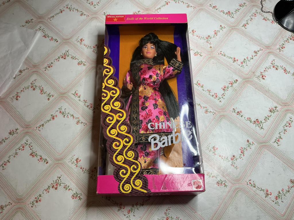 BARBIE chinoise -Mattel, Enlèvement ou Envoi, Comme neuf