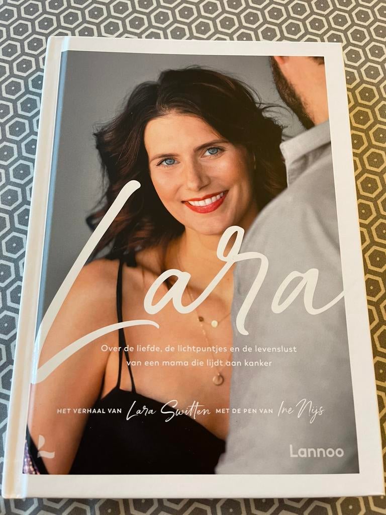Boek Lara nieuw., Ophalen, Zo goed als nieuw