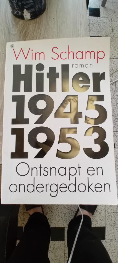 William Schamp - Hitler 1945-1953, Livres, Enlèvement ou Envoi, Comme neuf, W. Schamp