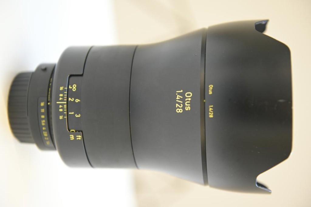 Zeiss Otus 28mm f/1.4 APO Planar – Nikon F – Mint – Filtered, Enlèvement, Utilisé, Objectif grand angle, Zoom