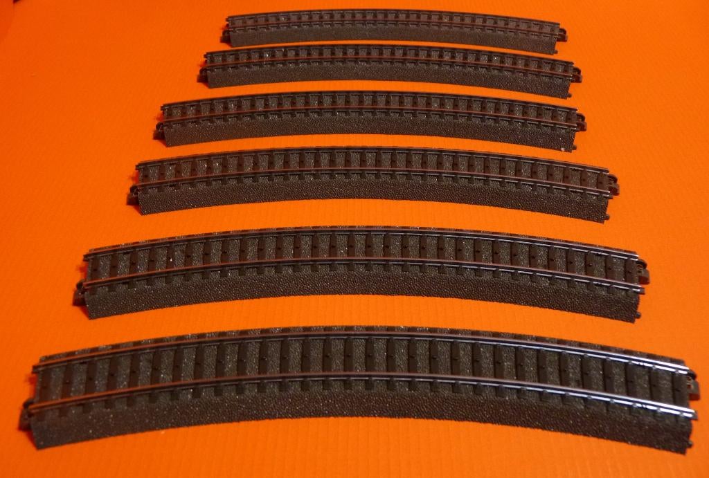 Märklin C-rails - Set van 6 x 24230 rails - 1/2 cirkel R2, Hobby en Vrije tijd, Modeltreinen | H0, Nieuw, Rails, Wisselstroom
