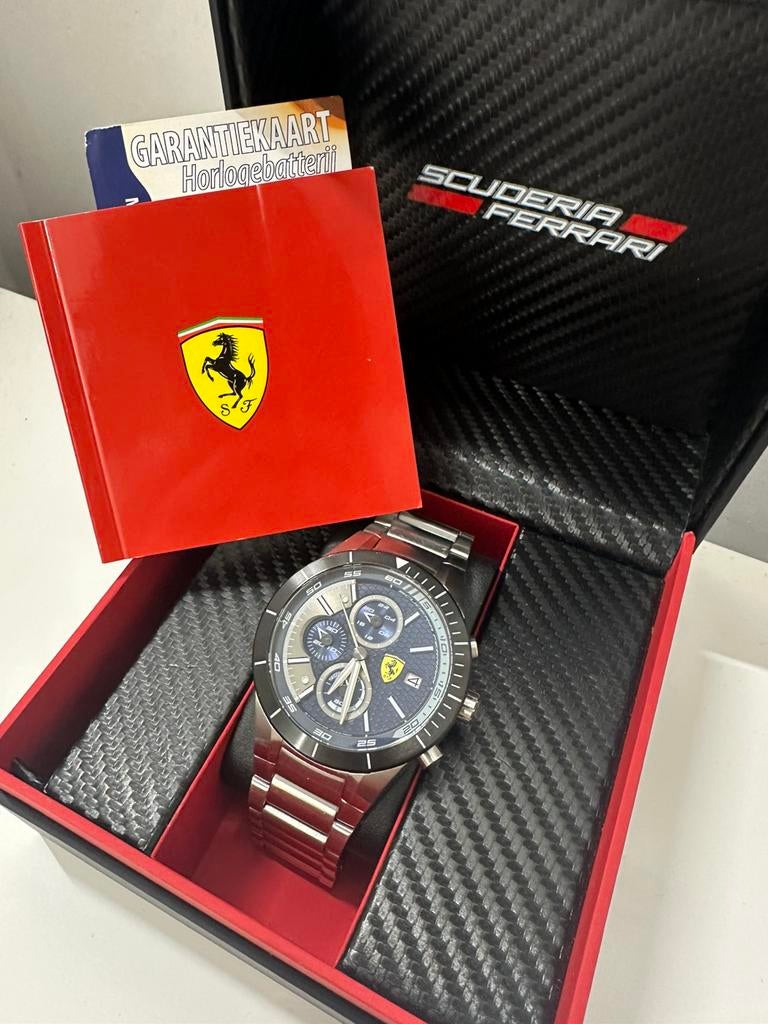 Scuderia Ferrari Red Rev Evo Chronograph – Blauw – Met doos, Handtassen en Accessoires, Horloges | Heren, Overige merken, Staal
