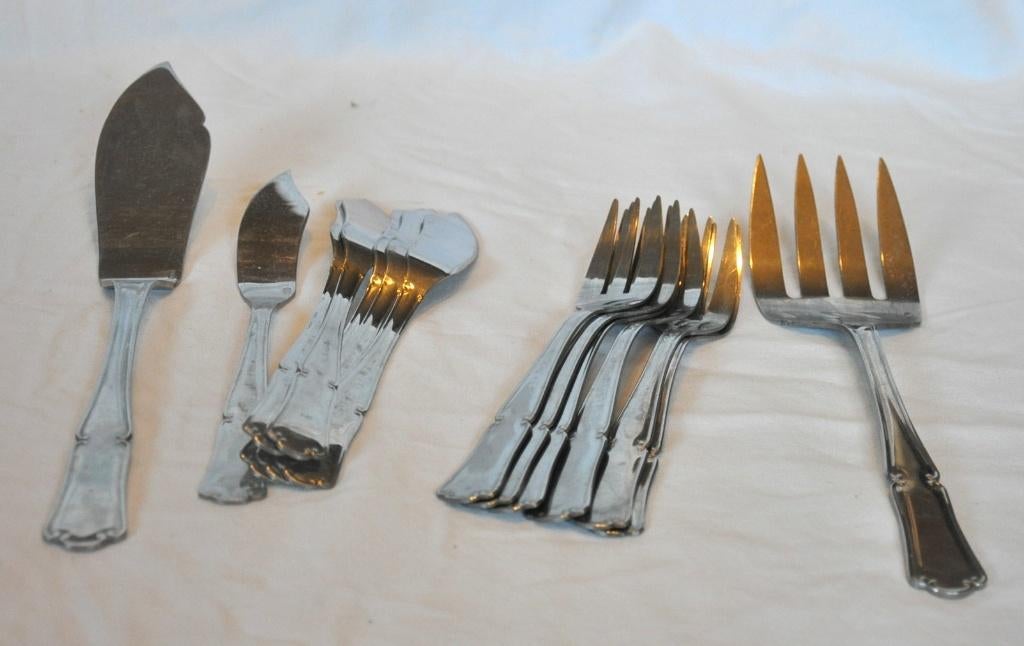 couvert a poisson pour 6 personnes + 2 ustensiles (2), Enlèvement ou Envoi, Comme neuf, Inox ou Chrome, Ensemble de couverts