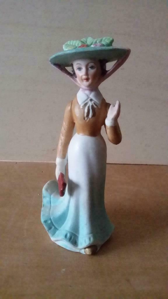 Dame en porcelaine 2, Enlèvement ou Envoi