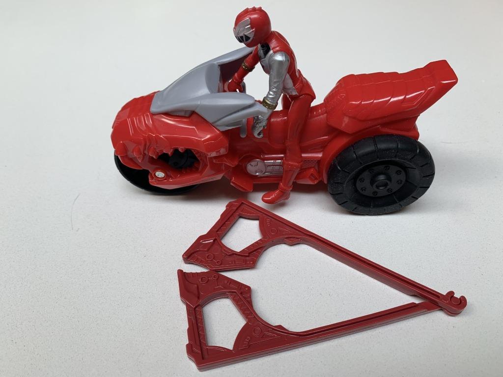 Power Rangers: Dino Fury Rip N Go T-Rex Battle Rider and Din, Ophalen