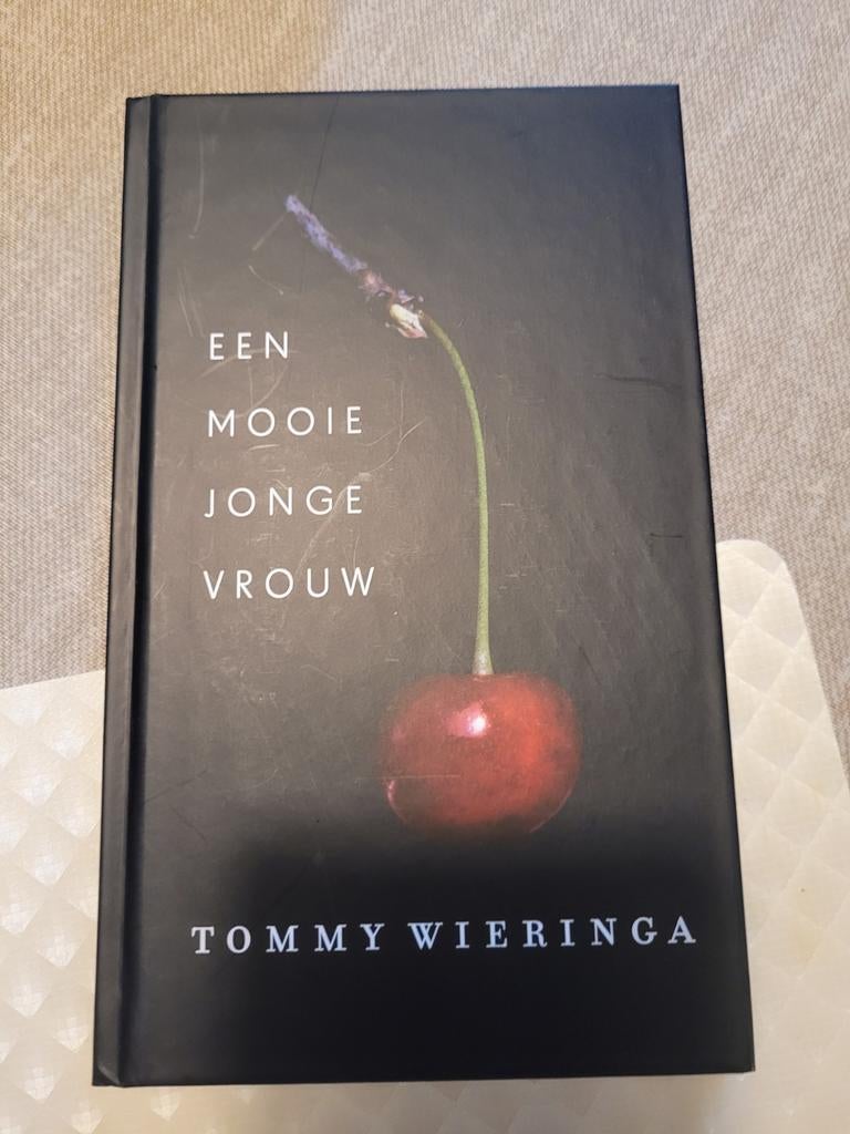 Tommy Wieringa - Een mooie jonge vrouw, Boeken, Tommy Wieringa, Ophalen of Verzenden, Zo goed als nieuw