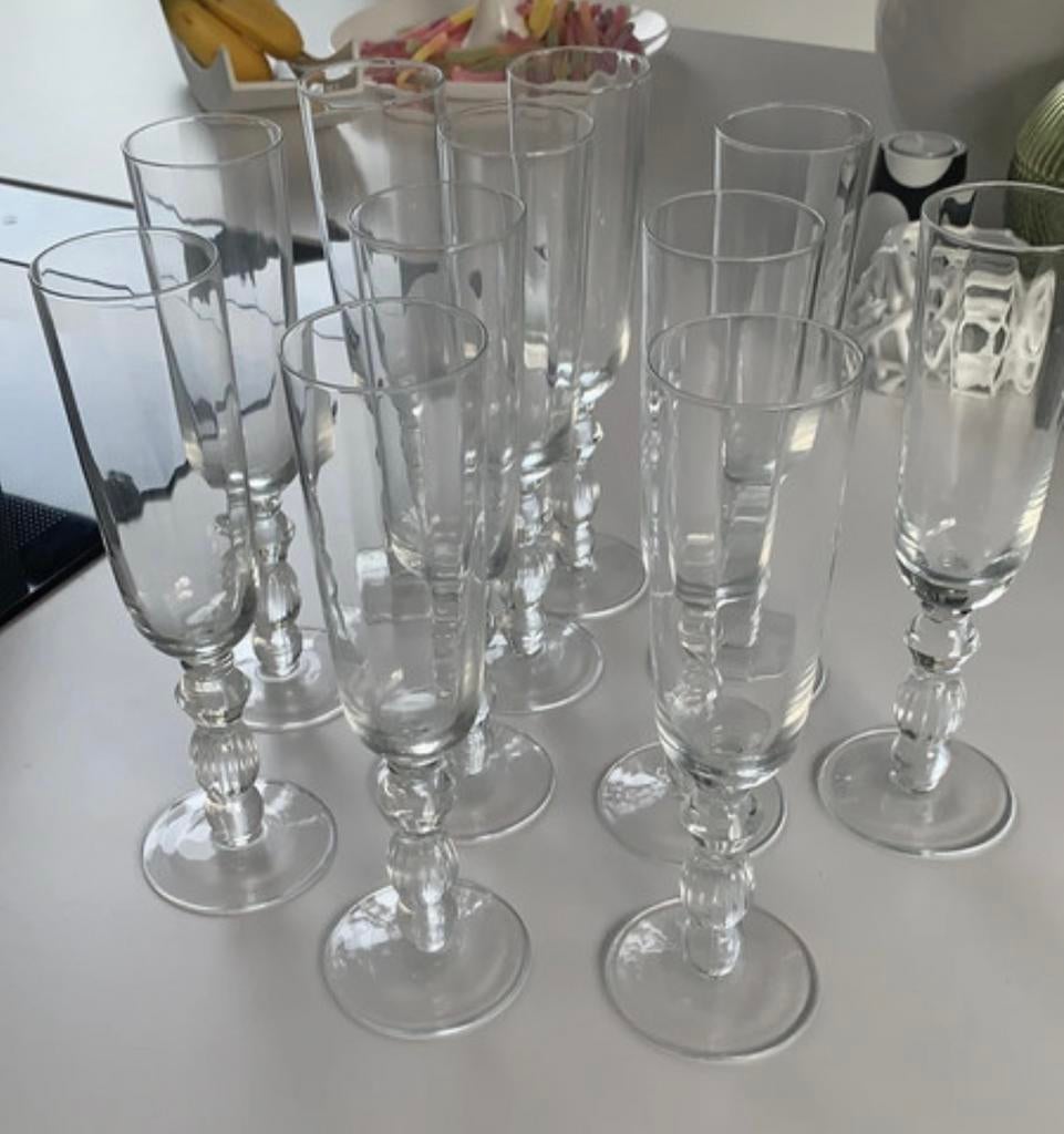 Lot de 11 flûtes à champagne et 6 verres à vin, Ophalen, Gebruikt
