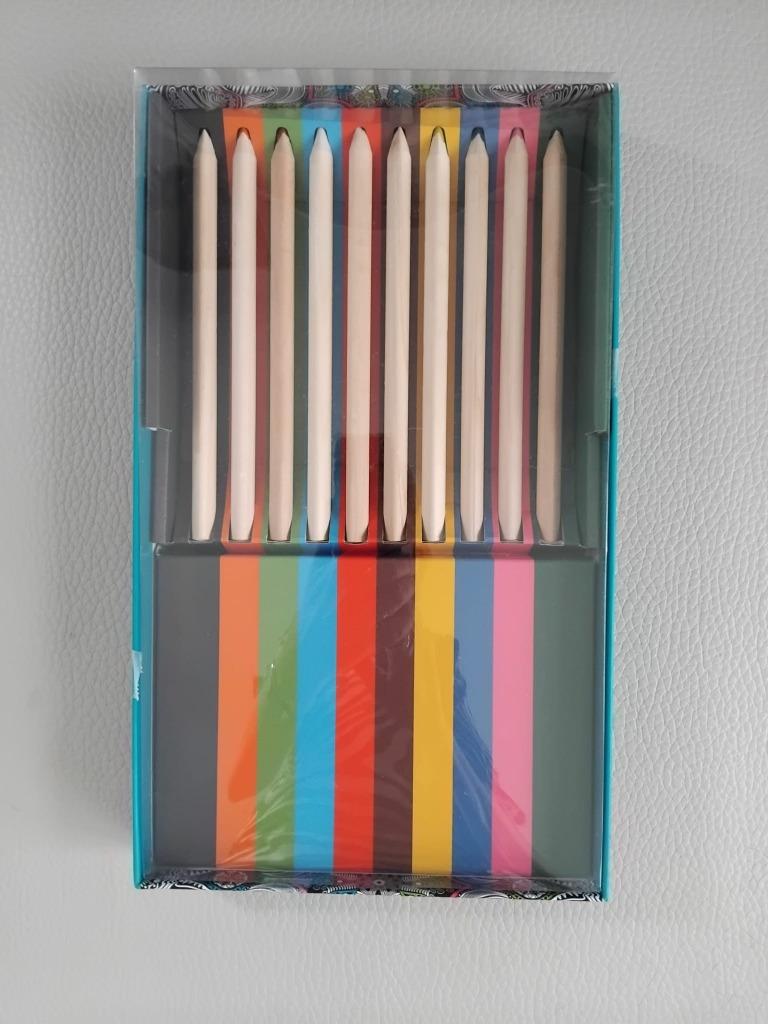 Luxe kleurboek voor volwassenen met10 kleurpotloden., Enlèvement ou Envoi, Comme neuf, Papier, Carnet de croquis ou à dessin