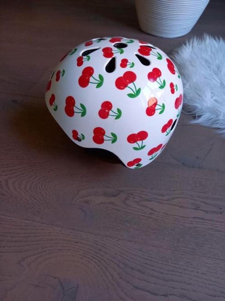 fietshelm helm kiddimoto cherry goede staat, Ophalen of Verzenden