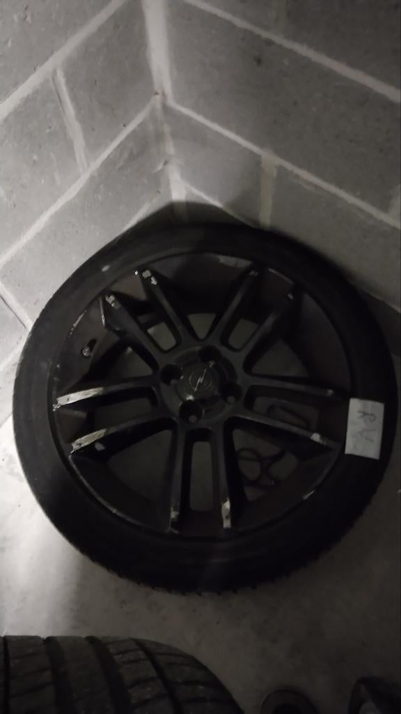 Jantes Opel Corsa D 17" avec pneus pratiquement neufs, Autos : Pièces & Accessoires, Pneus & Jantes, 215 mm, Véhicule de tourisme