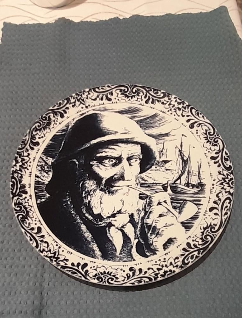 Assiette decorative pêcheur Boch, Antiquités & Art, Antiquités | Assiettes décoratives & Carrelages, Enlèvement ou Envoi