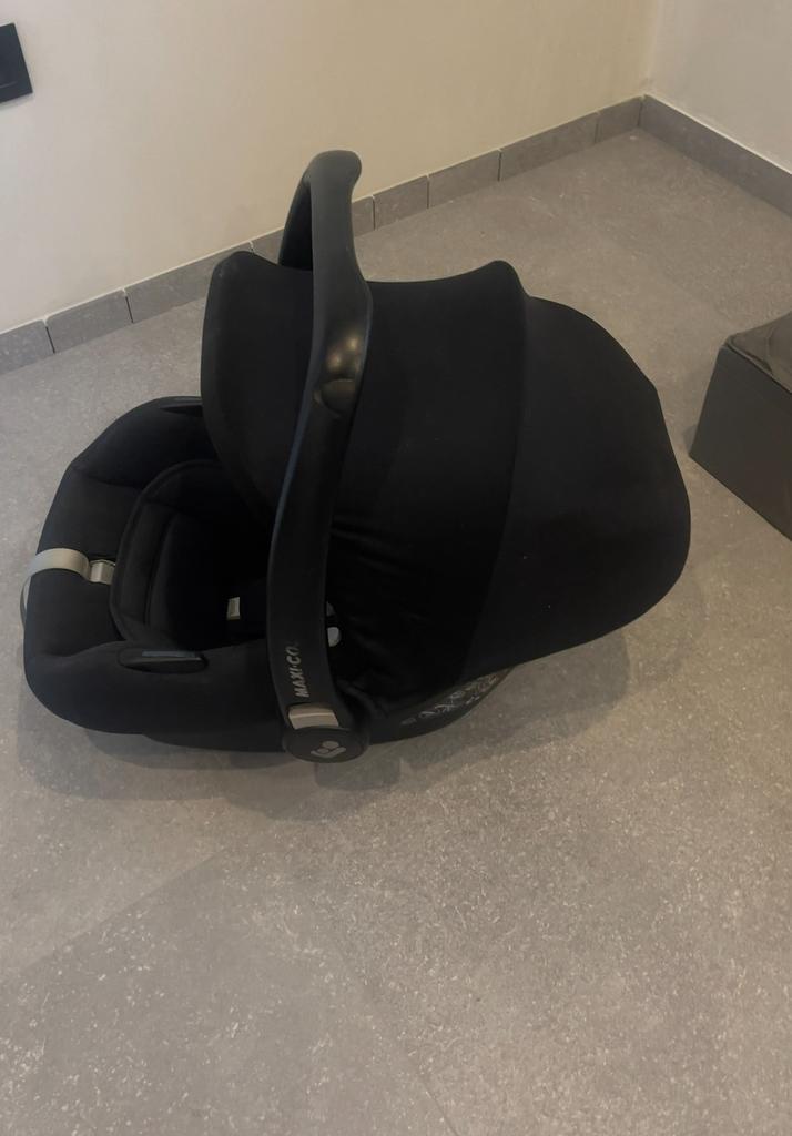 Autostoel Maxi Cosi Cabriofix/ zwart met zonnekap, Kinderen en Baby's, Ophalen, Zo goed als nieuw