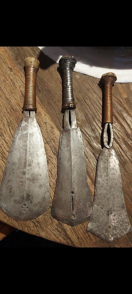 Couteaux africains Yakoma, Enlèvement ou Envoi