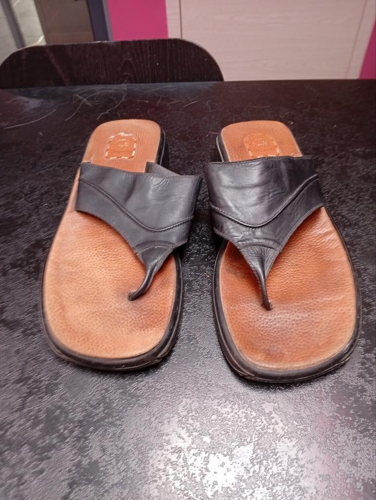 Tongs en cuir, Enlèvement ou Envoi, Comme neuf