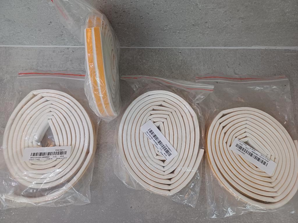 Zelfklevende deur- en raamafdichting, Doe-het-zelf en Bouw, Ophalen, Nieuw, 160 cm of meer, Overige typen