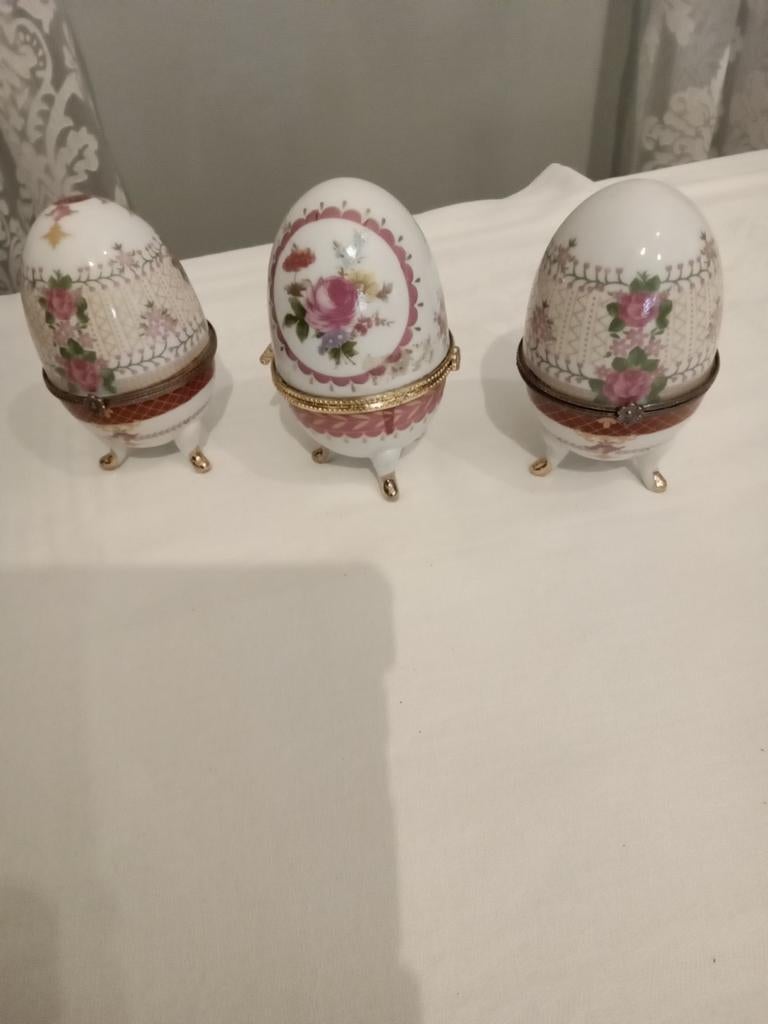 3 porseleinen eitjes. W J. Faberge stijl., Antiek en Kunst, Ophalen of Verzenden