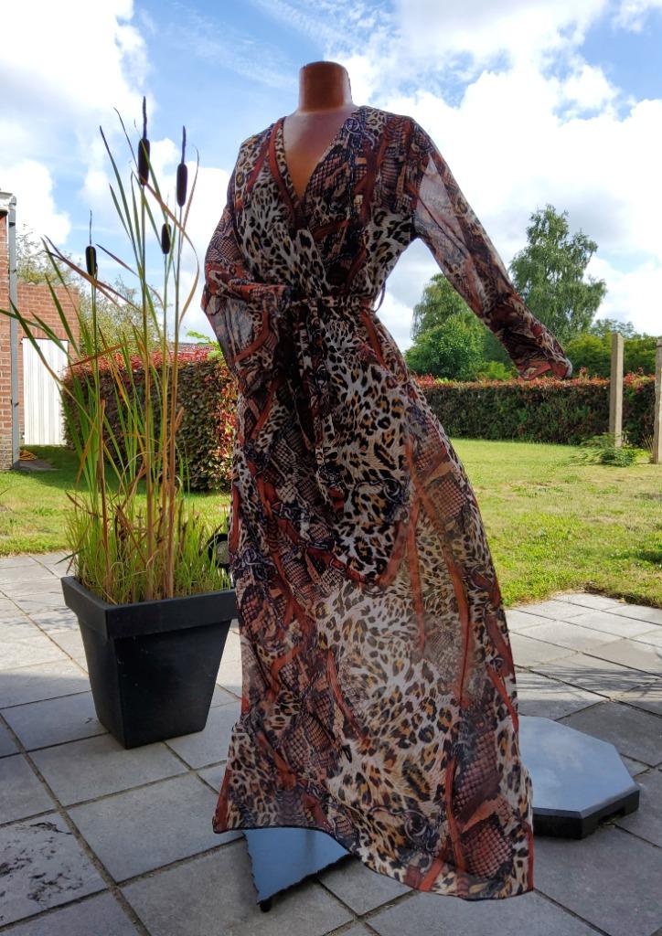 Jurk in tijgerprint met bordeaux kleur ingewerkt one size, Kleding | Dames, ANDERE, Ophalen of Verzenden, Nieuw, Maat 38/40 (M)