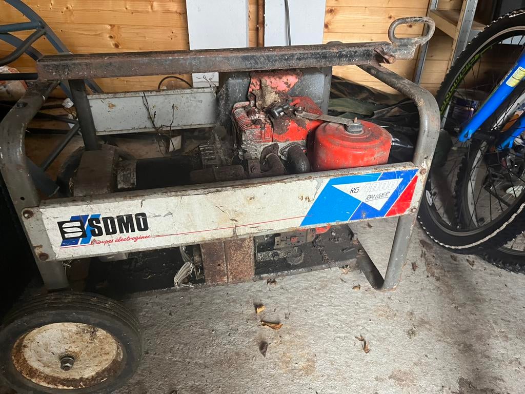 Groupe électrogène à remettre en état, Bricolage & Construction, Enlèvement, Utilisé, Moins de 5 kVA, Huile diesel