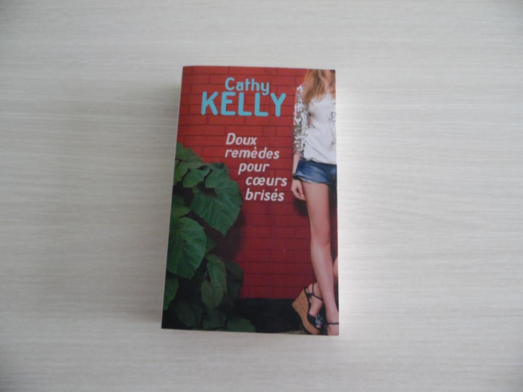 DOUX REMÈDES  POUR COEURS BRISÉS      CATHY  KELLY, Enlèvement ou Envoi, Comme neuf, Europe autre, Cathy Kelly