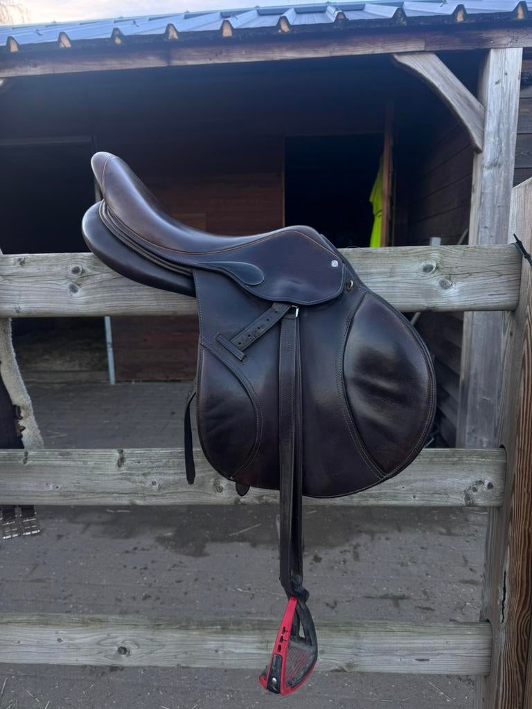 Lj spring zadel 17,5 inch bruin, Ophalen, Gebruikt, Springen