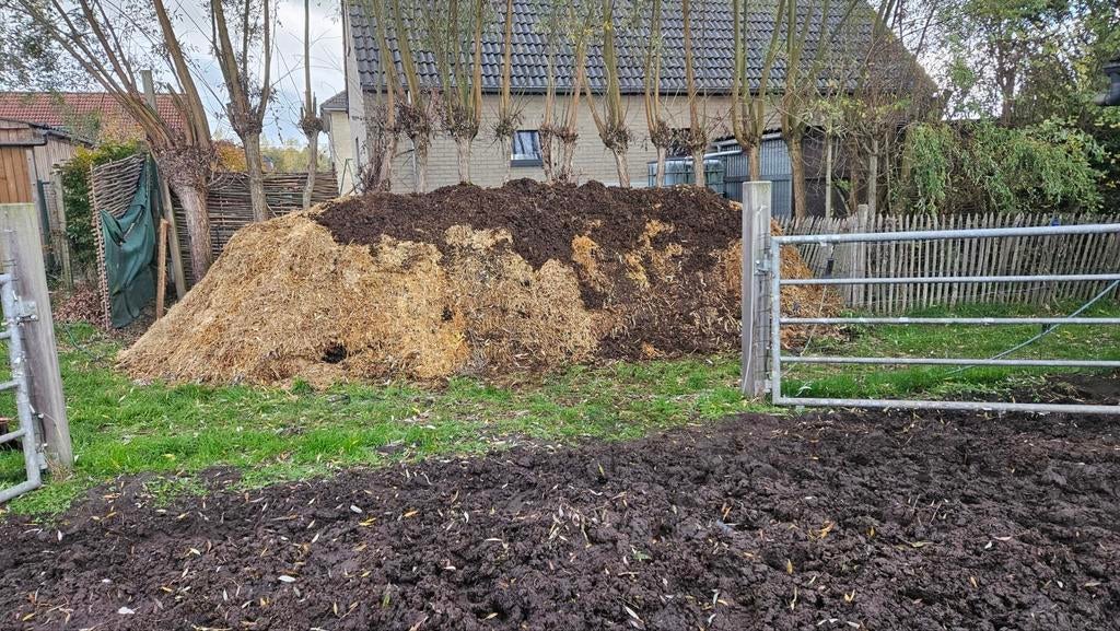 Paarden+konijnen mest gratis, Ophalen, Mest