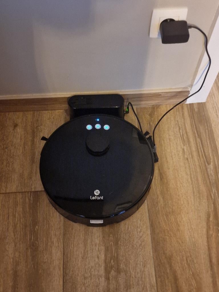 Aspirateur robot, Enlèvement, Comme neuf, Réservoir