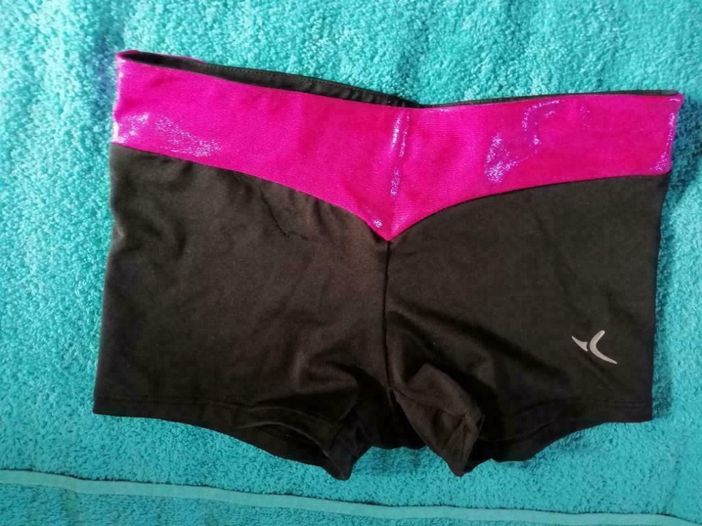 Short de gymnastique 7 ans rose noir, Enlèvement ou Envoi, Decathlon, Utilisé, Vêtements de sport ou Maillots de bain
