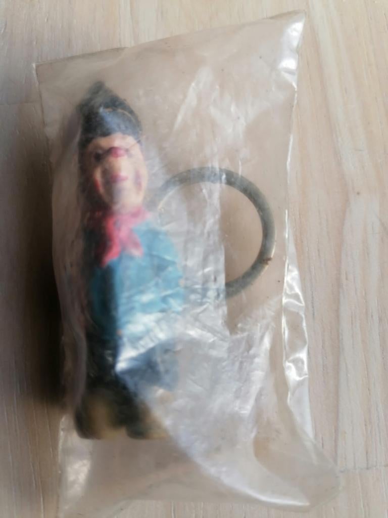 Ancien porte clés figurine tchantchès, Enlèvement