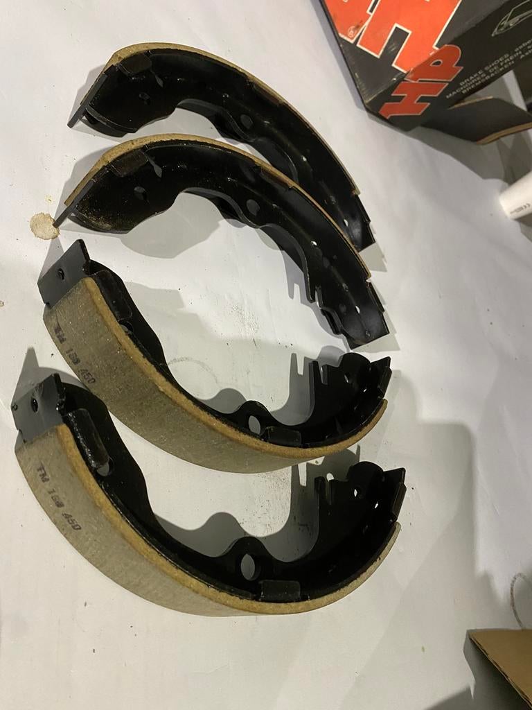 Mâchoires de frein Mazda B1600 1800 2000 2200, Enlèvement ou Envoi, Mazda