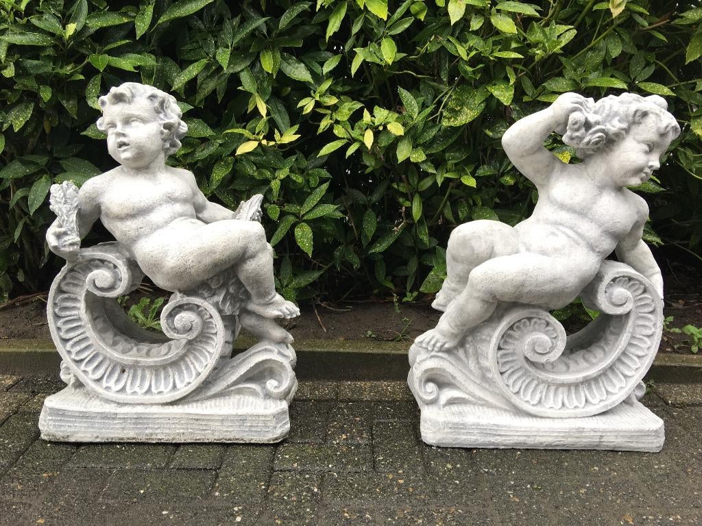 Engel liggend beeld, lente op krul., Ophalen of Verzenden, Steen, Engelenbeeld