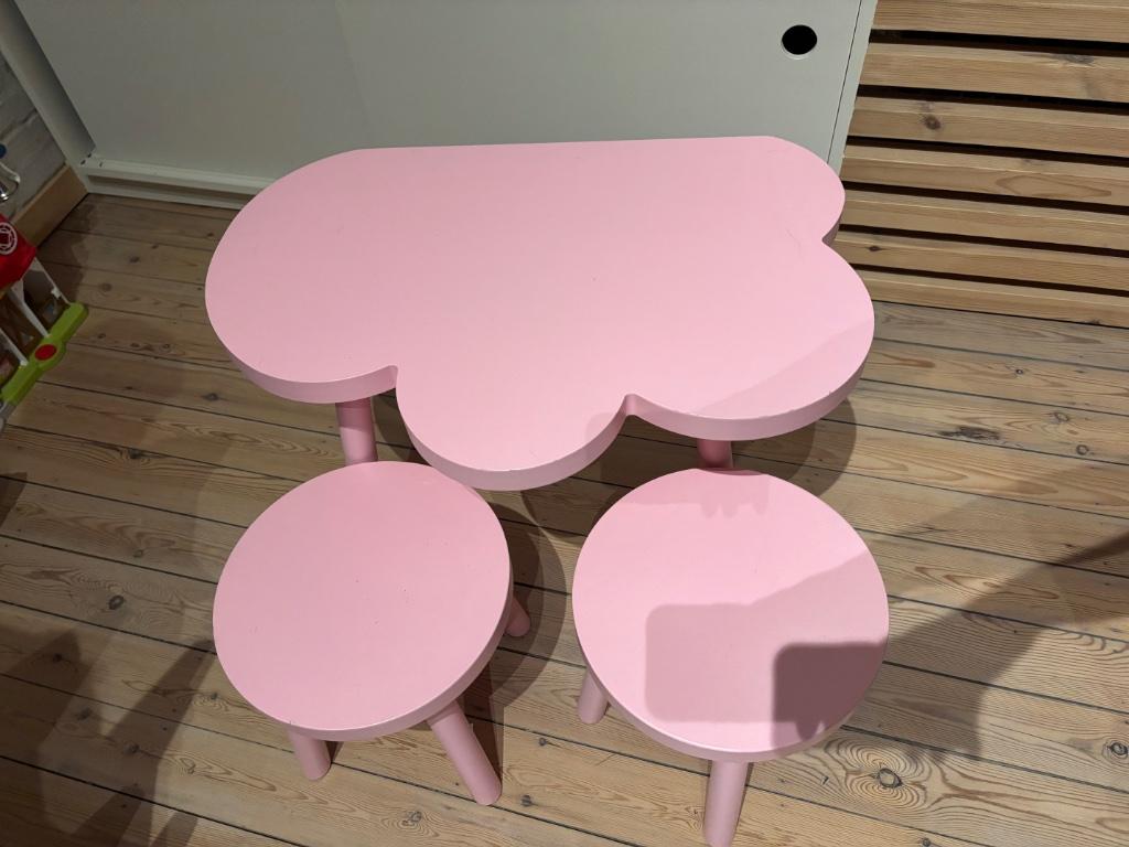 Tafeltje wolk met 2 krukjes Kids Concept, Ophalen, Zo goed als nieuw, Tafel(s) en Stoel(en)