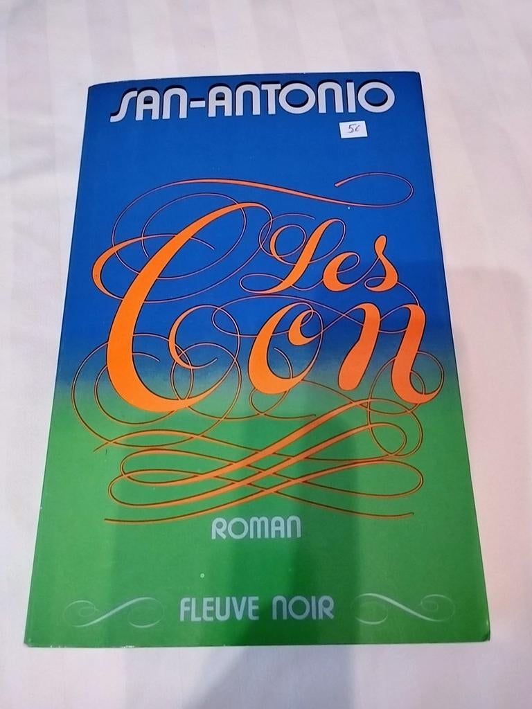 SAN ANTONIO 379 PAGES, Livres, Enlèvement, Comme neuf