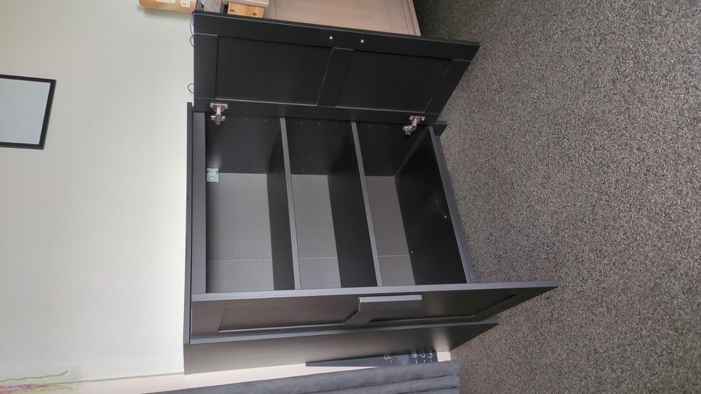 Ikea cabinet with doors, Ophalen, Zo goed als nieuw