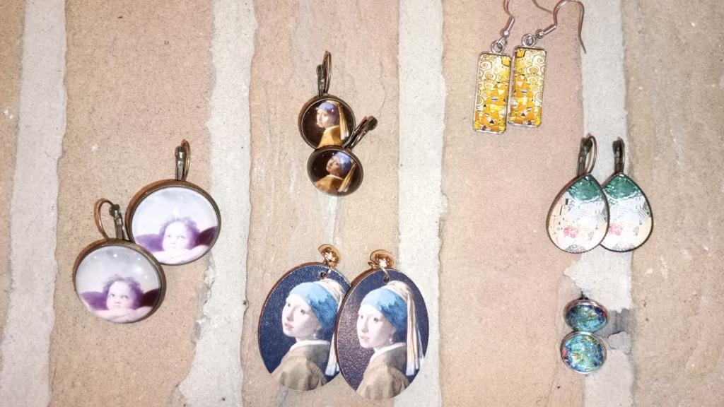 Oorbellen van iconische meesterwerken, Ophalen