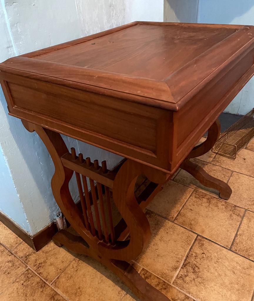 Console en noyer pieds lyre, Enlèvement
