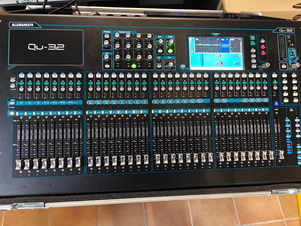 digitale mengtafel incl flightcase, Ophalen, Zo goed als nieuw, 20 kanalen of meer, Microfooningang
