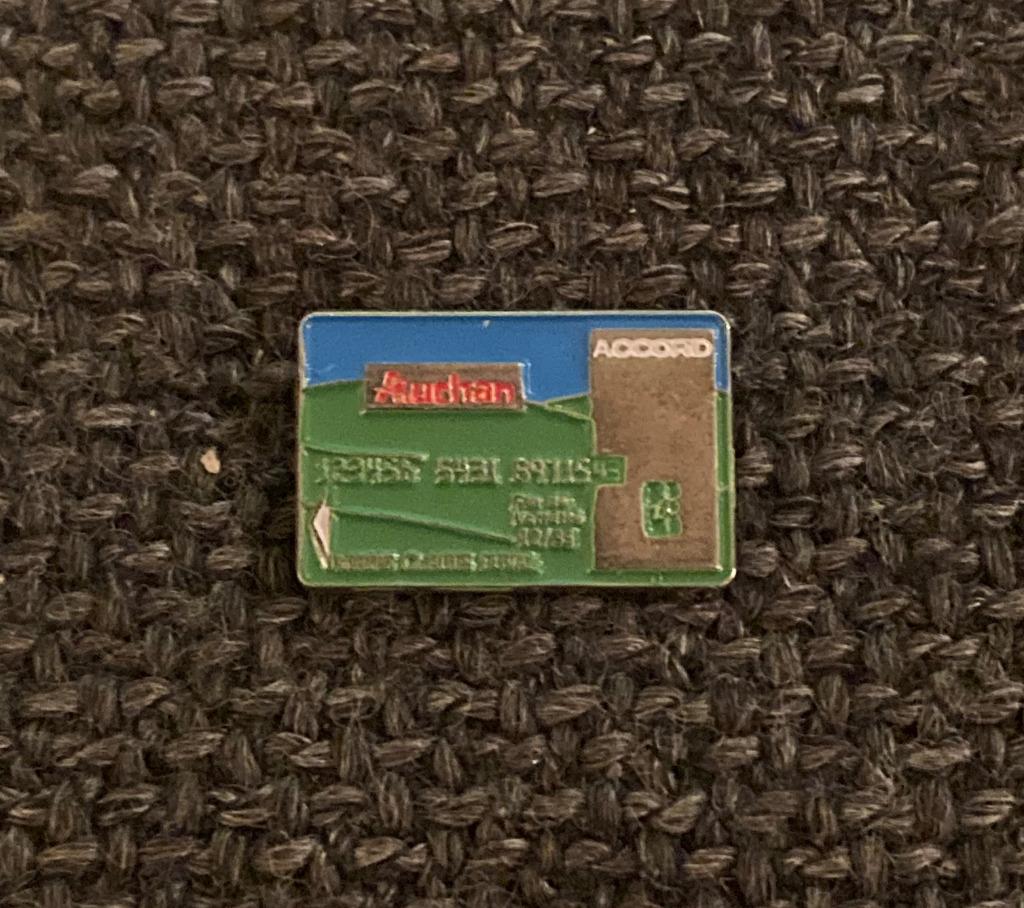 PIN - AUCHAN, Envoi, Utilisé, Autres sujets/thèmes, Insigne ou Pin's