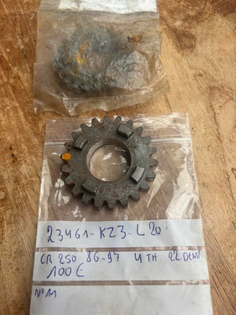 23562-KZ3-L20 Pignon de boîte honda cr250, Enlèvement ou Envoi