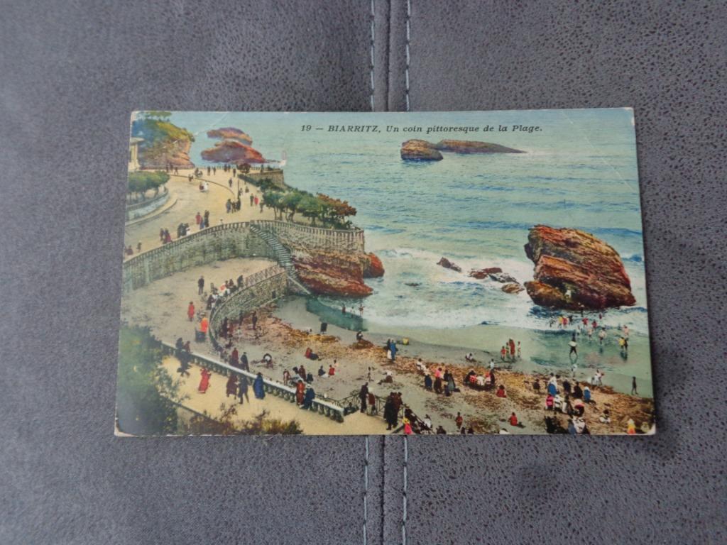 Oude postkaart uit Biarritz, Ophalen