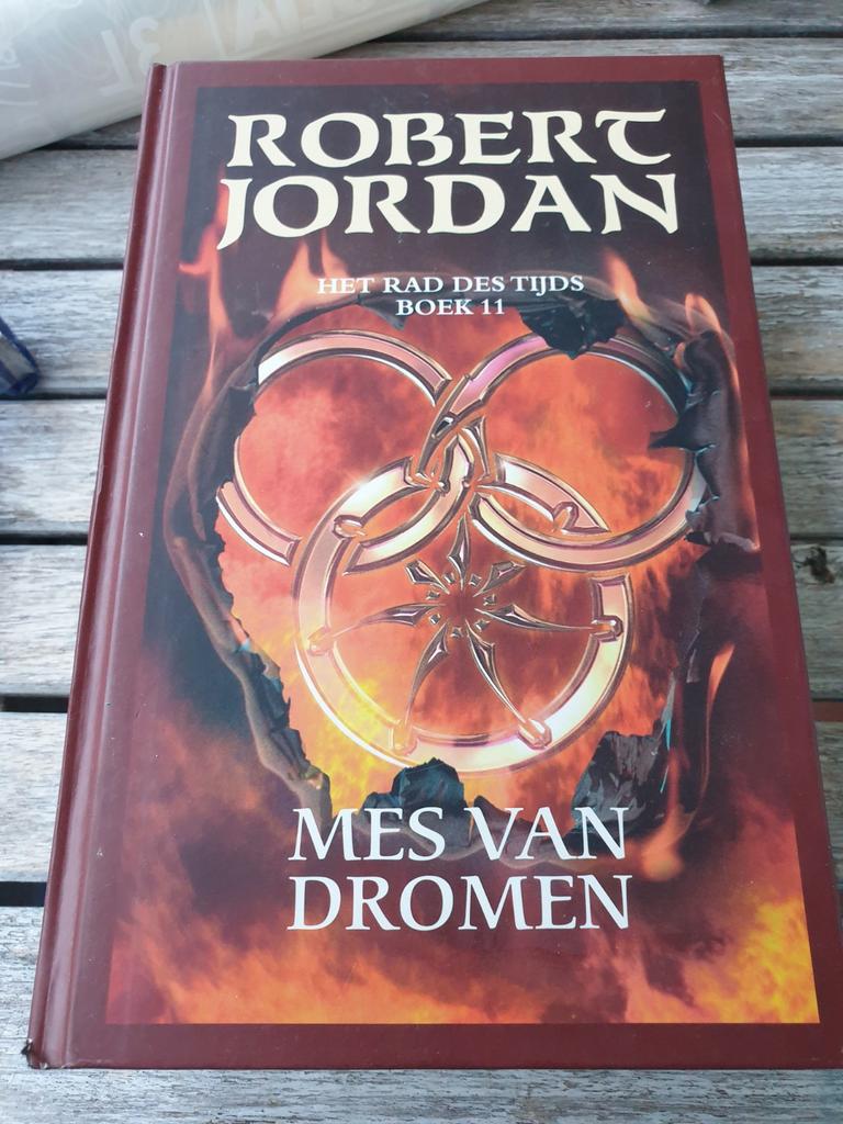 Robert Jordan BOEK 11 : Mes van dromen Rad des Tijds HC, Ophalen of Verzenden, Zo goed als nieuw, Robert Jordan