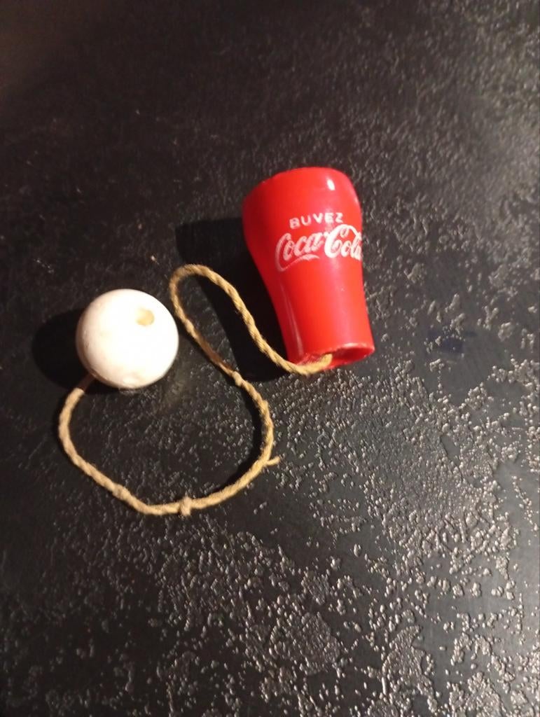 Ancien bilboquet miniature coca cola, Collections