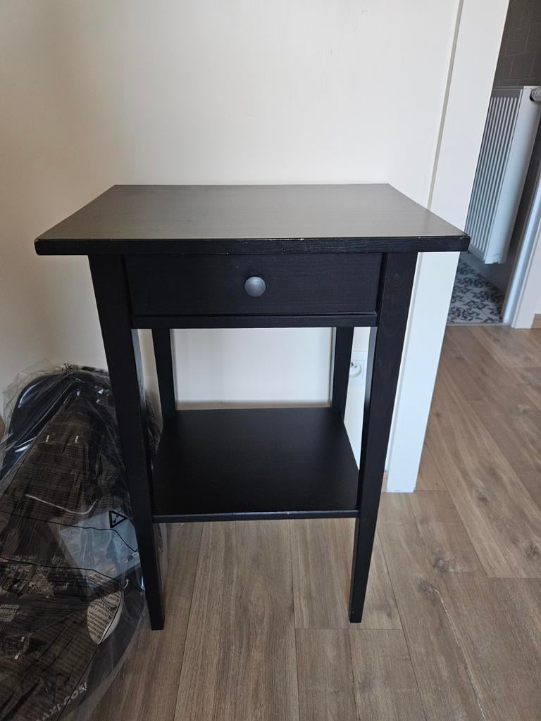 Hemnes zwart nachtkastje, Ophalen